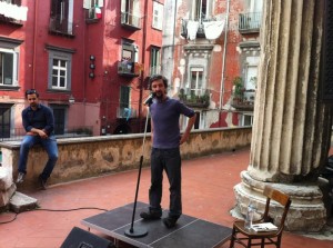 Ascanio Celestini sul sagrato di San Paolo Maggiore